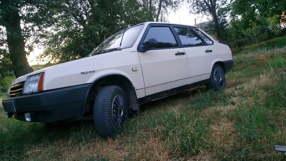 Lada 21099 Diva 3
