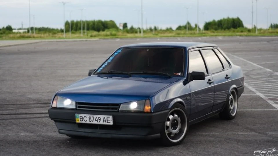 Lada 21099 Red zone 2