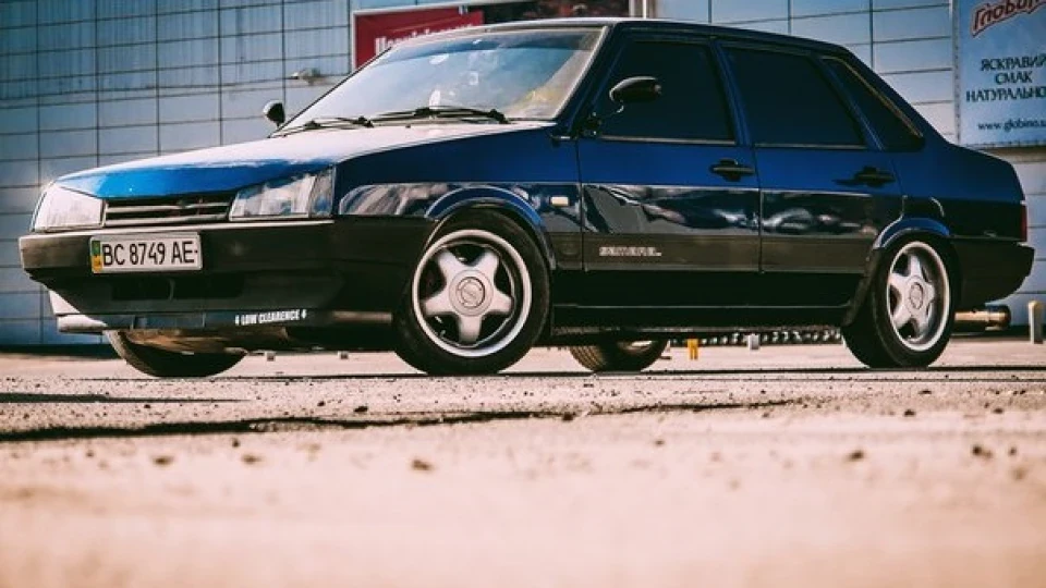 Lada 21099 Red zone 4