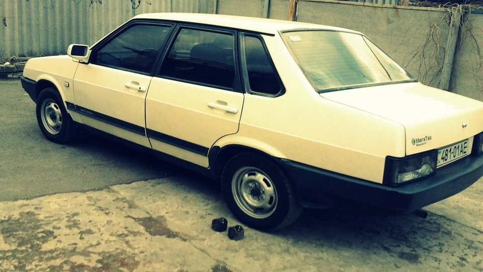 Lada 21099 Сафарі 4
