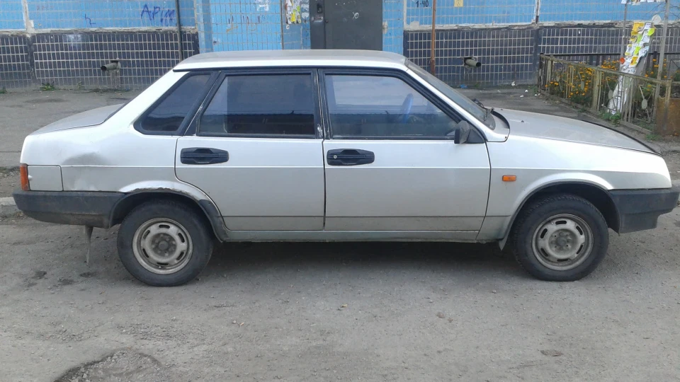 Lada 21099 "SilveR" 4
