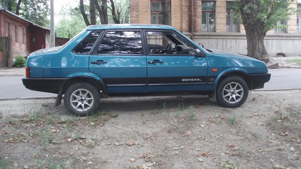 Lada 21099 синьо-зелений хамелеон 2