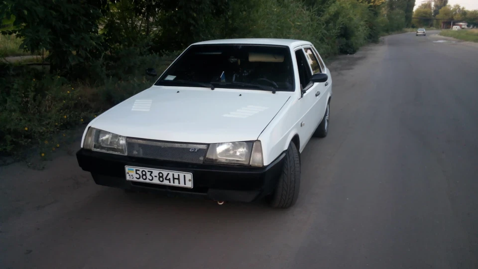 Lada 21099 snow 3
