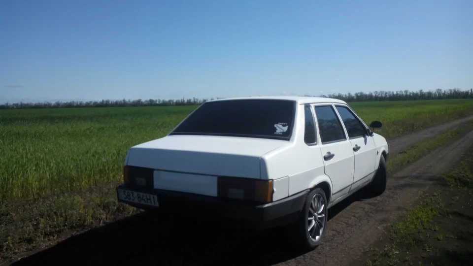 Lada 21099 snow 4