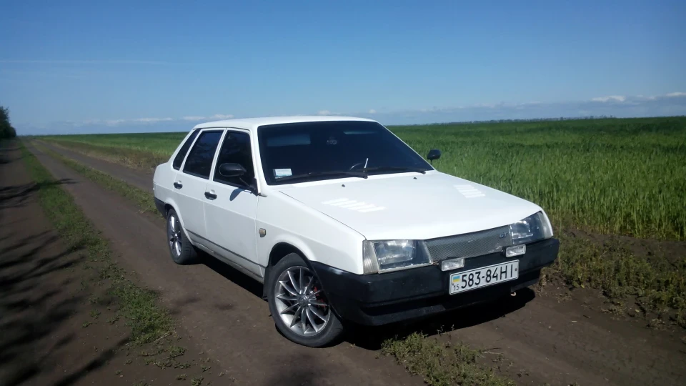 Lada 21099 snow 5