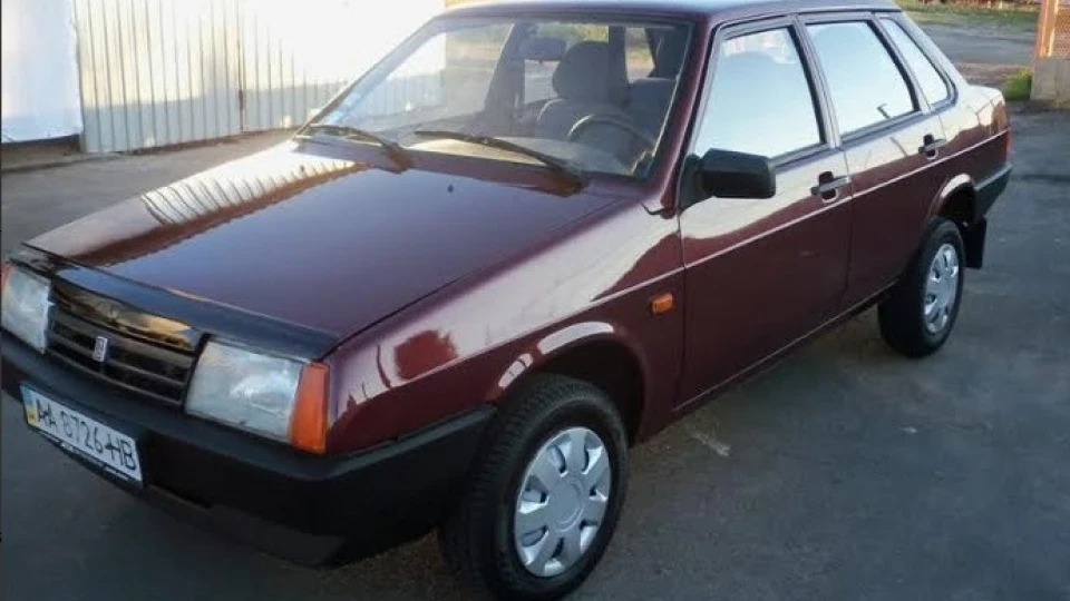 Lada 21099 вишнева рофлянка