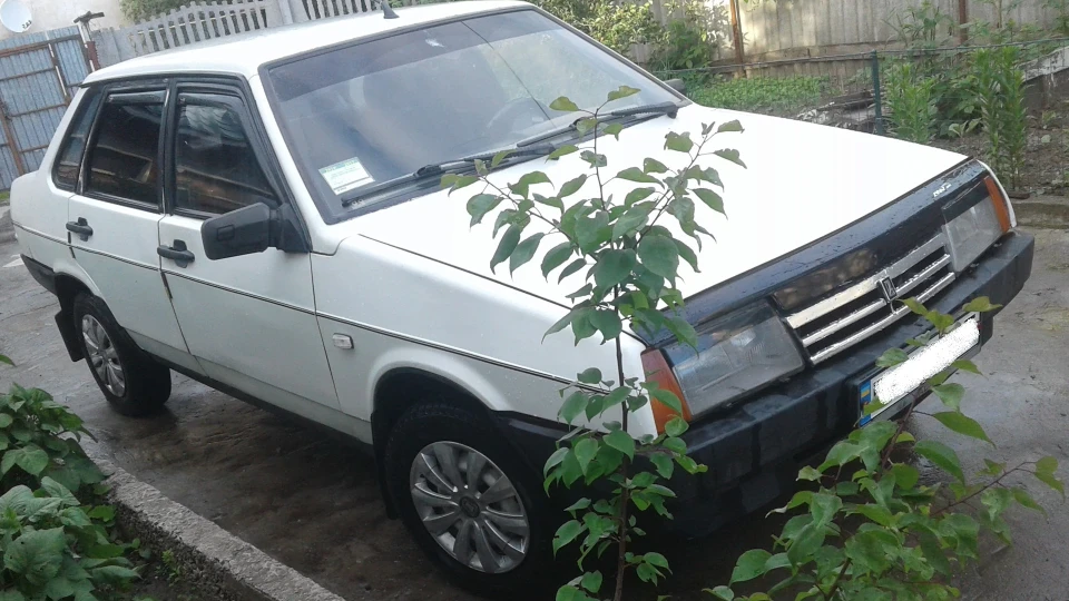 Lada 21099 "White like cream"
