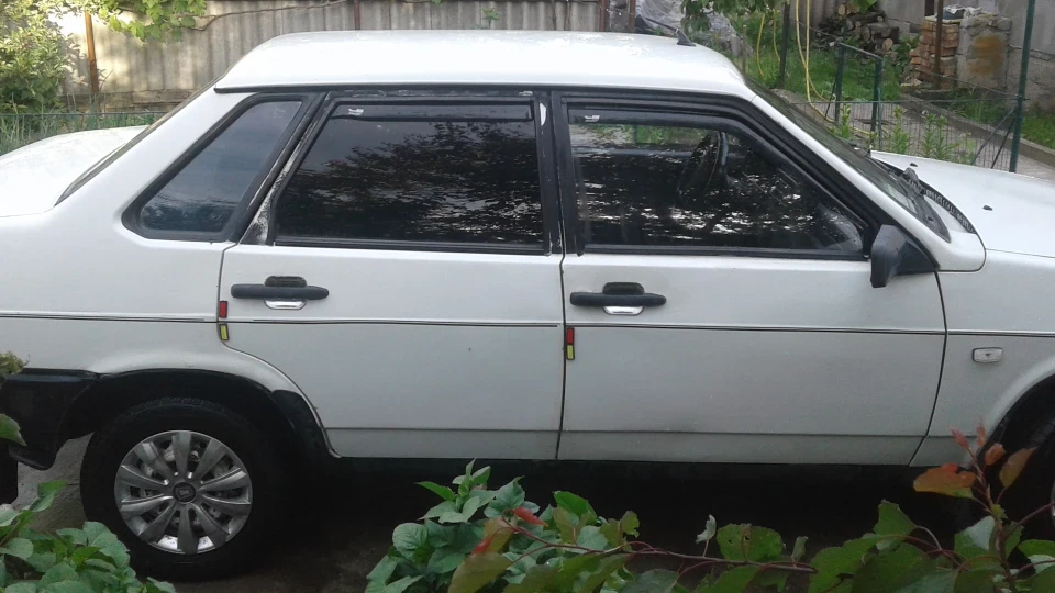Lada 21099 "White like cream" 2