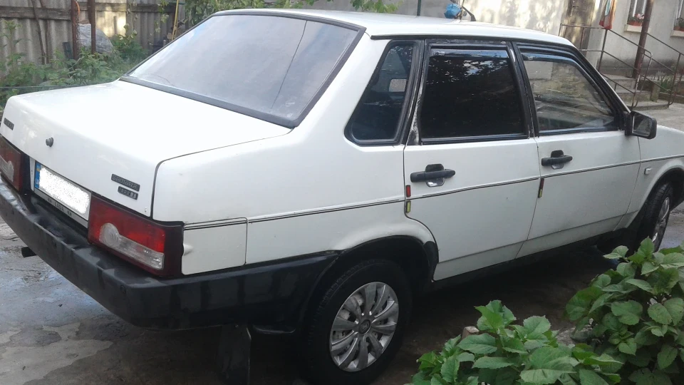 Lada 21099 "White like cream" 3