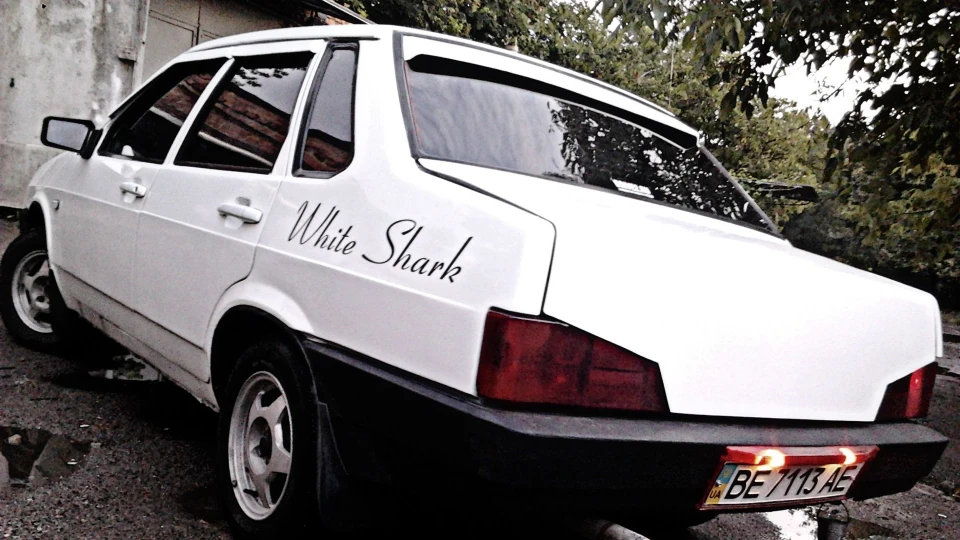 Lada 21099 White Shark 4
