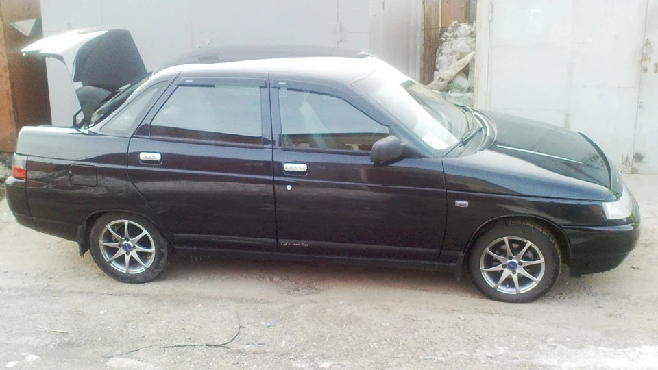 Lada 2110 シ 4