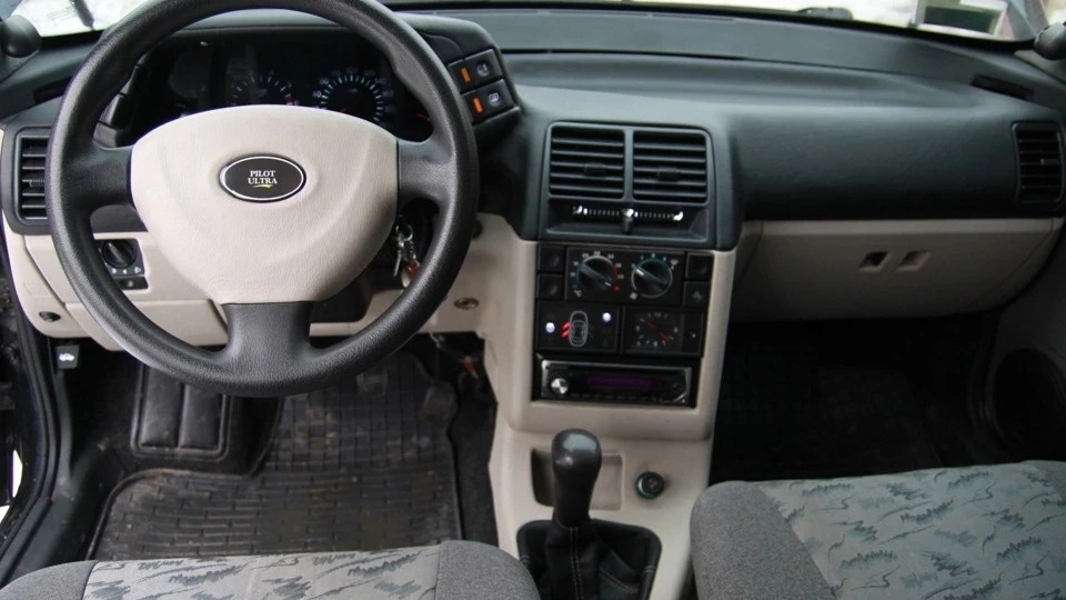 Lada 2110 black bullet 4