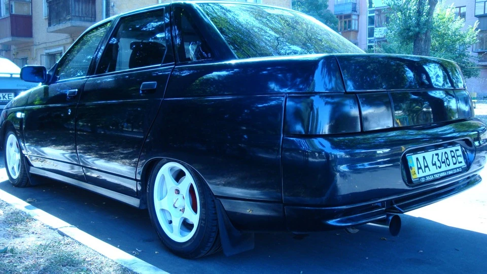 Lada 2110 чорна гонка 4
