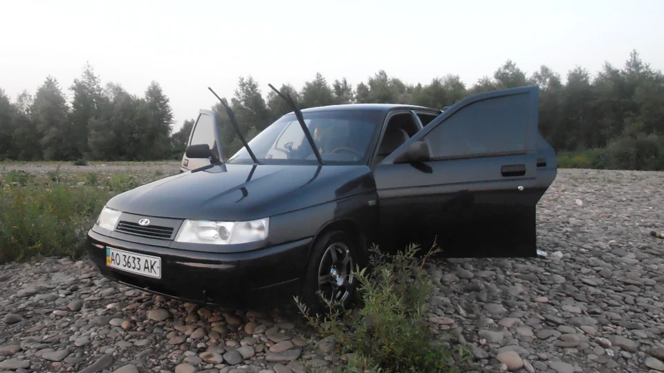 Lada 2110 Чорний металік 4