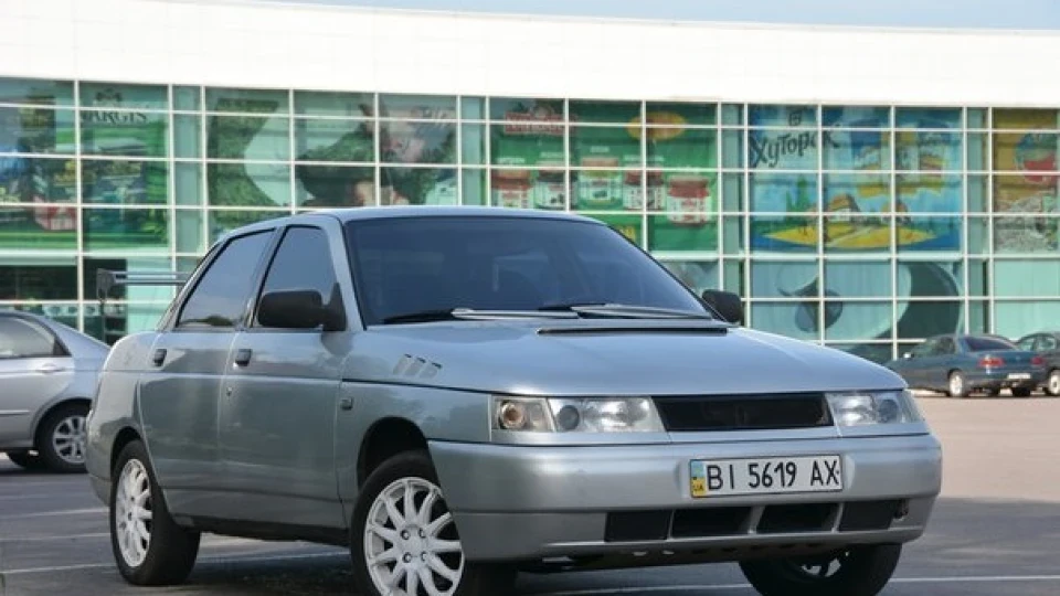 Lada 2110 срібляста десятка