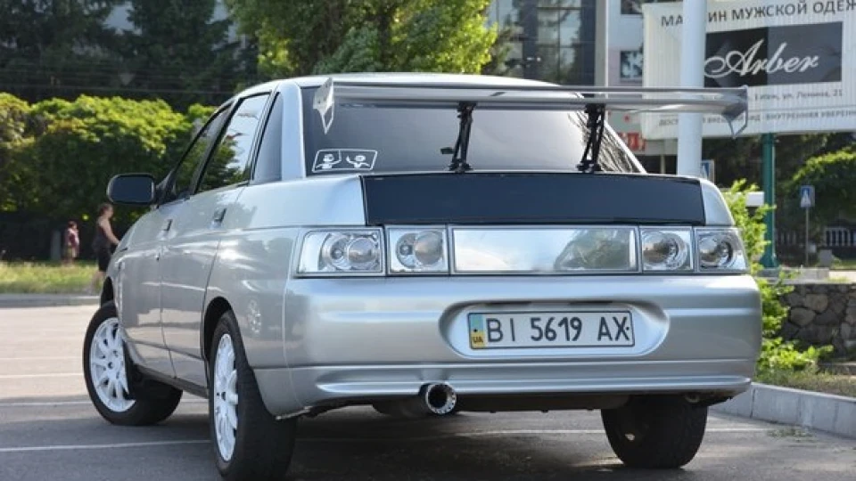 Lada 2110 срібляста десятка 3