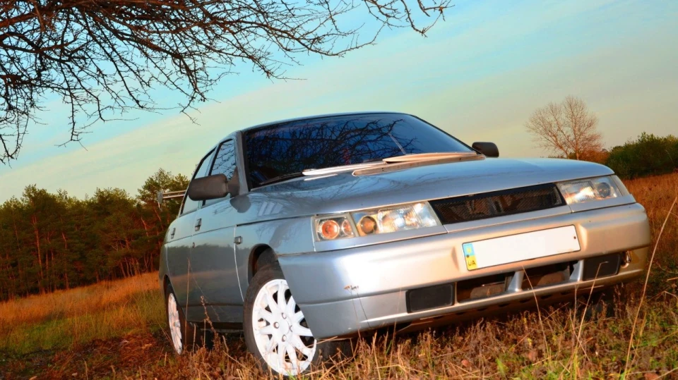 Lada 2110 срібляста десятка 4
