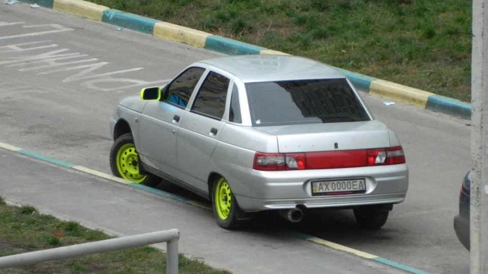 Lada 2110 сріблястий 3
