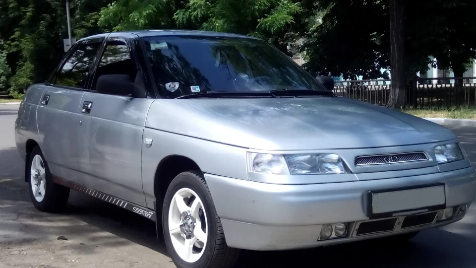 Lada 2110 Сріблястий металік 2