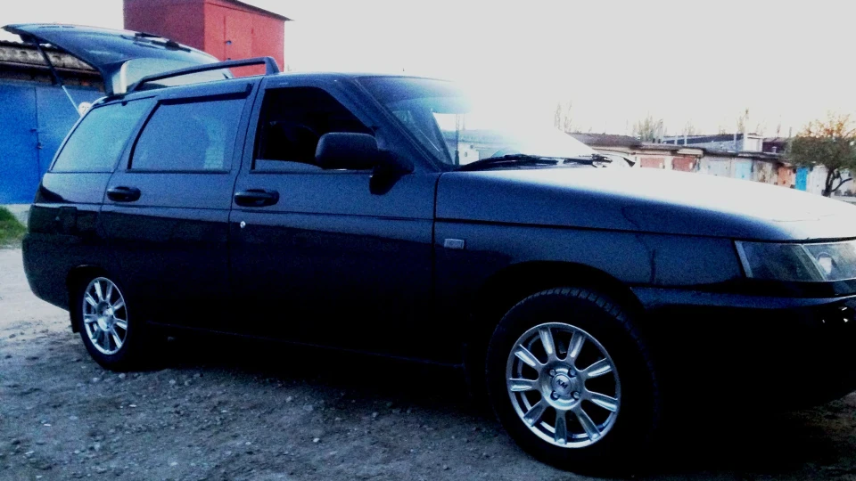 Lada 2111 Black Wagon 2
