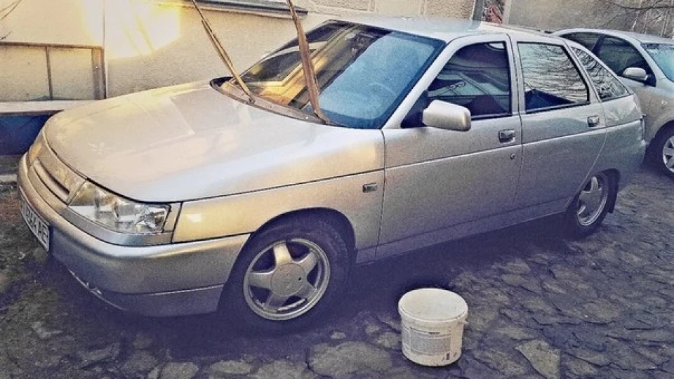 Lada 2112 black inside the process 3