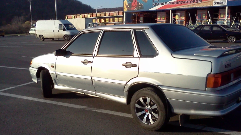 Lada 2115 4