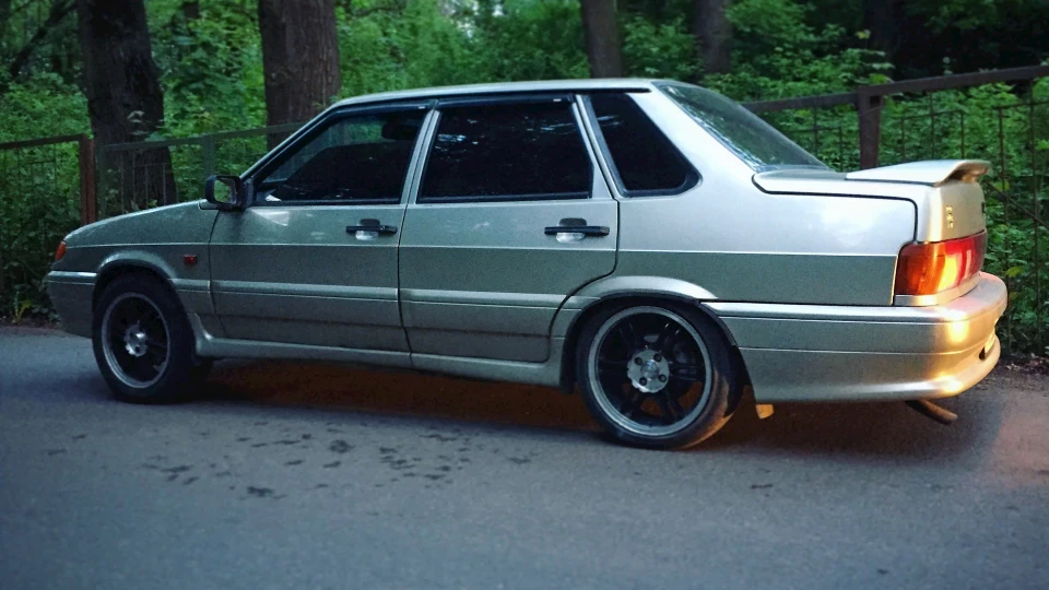 Lada 2115 4