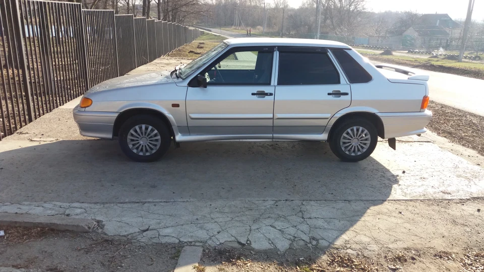 Lada 2115 4