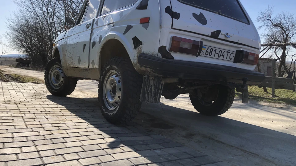 Lada 4x4 3D біла засранка