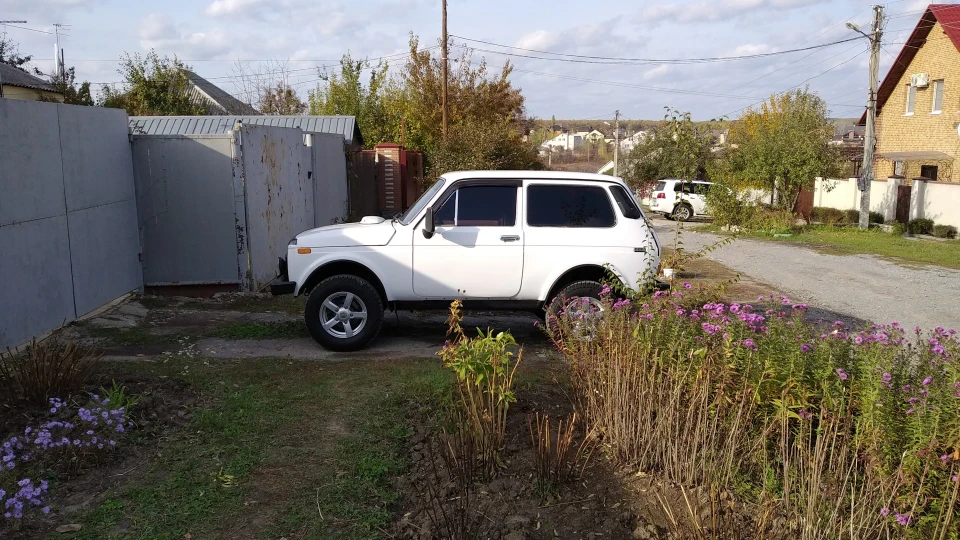 Lada 4x4 3D Білий Танк 2