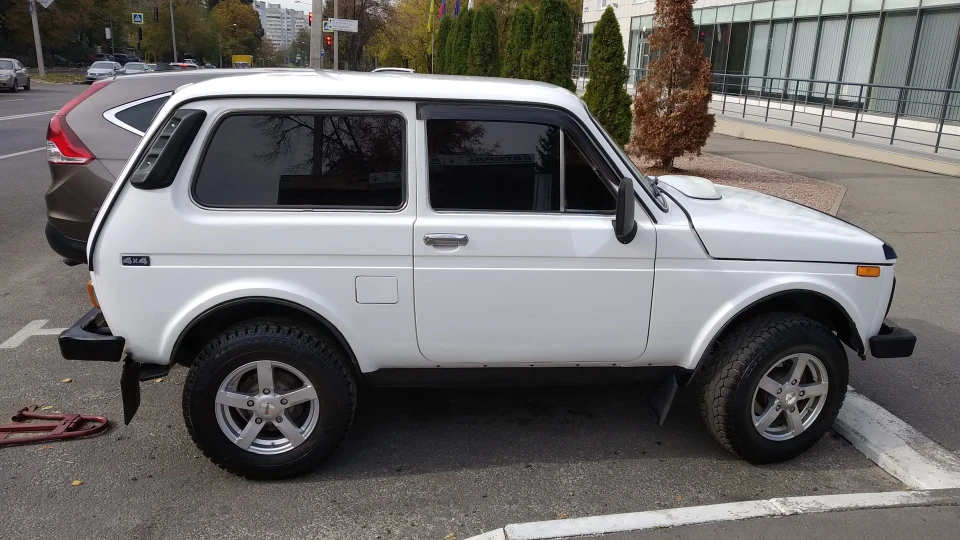 Lada 4x4 3D Білий Танк 3