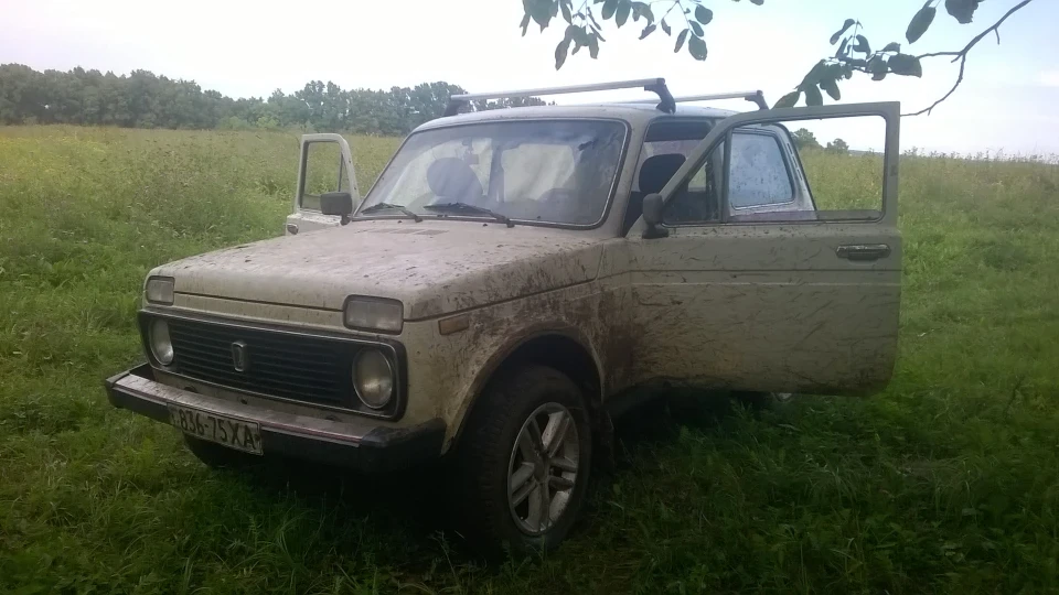 Lada 4x4 3D білий трактор 3