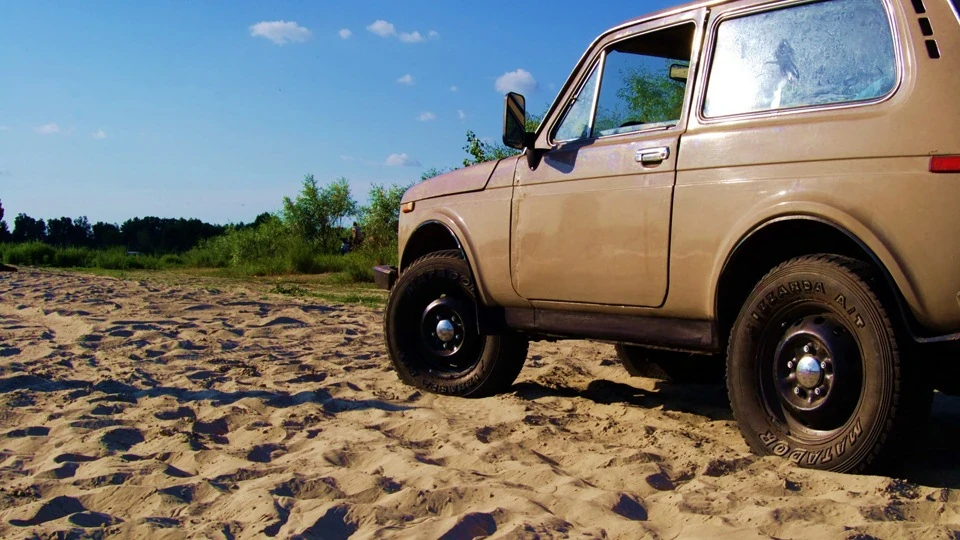 Lada 4x4 3D CATerpillar
