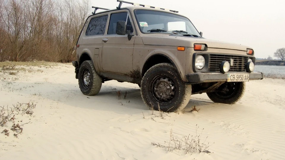 Lada 4x4 3D CATerpillar 2