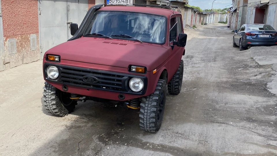 Lada 4x4 3D Червоний квадрат 3