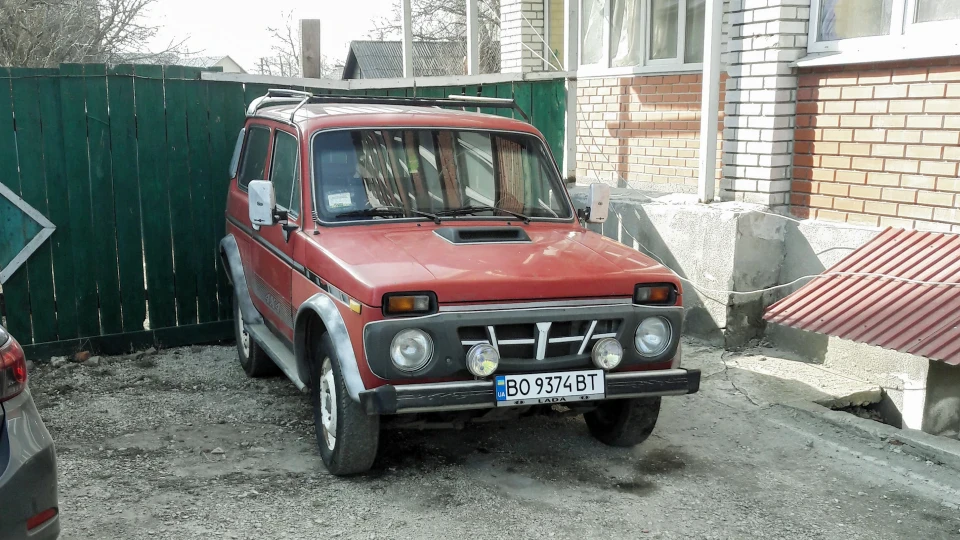 Lada 4x4 3D Червоний квадрат 5