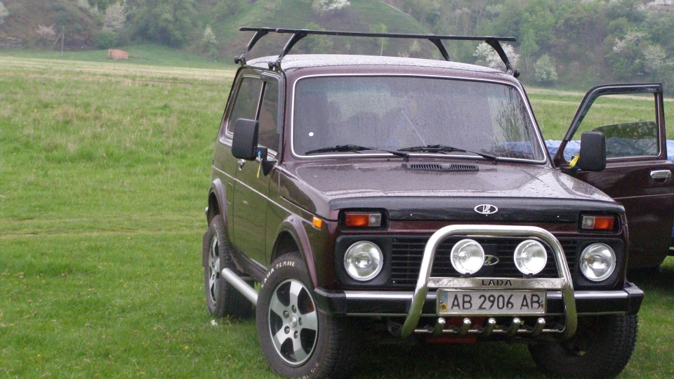 Lada 4x4 3D Червоний металік 2