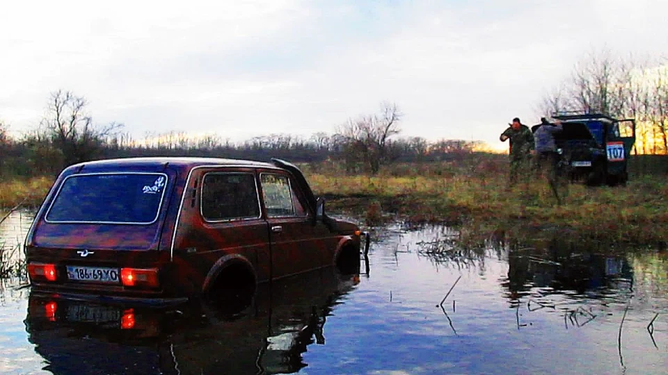 Lada 4x4 3D Червоний камуфляж 2