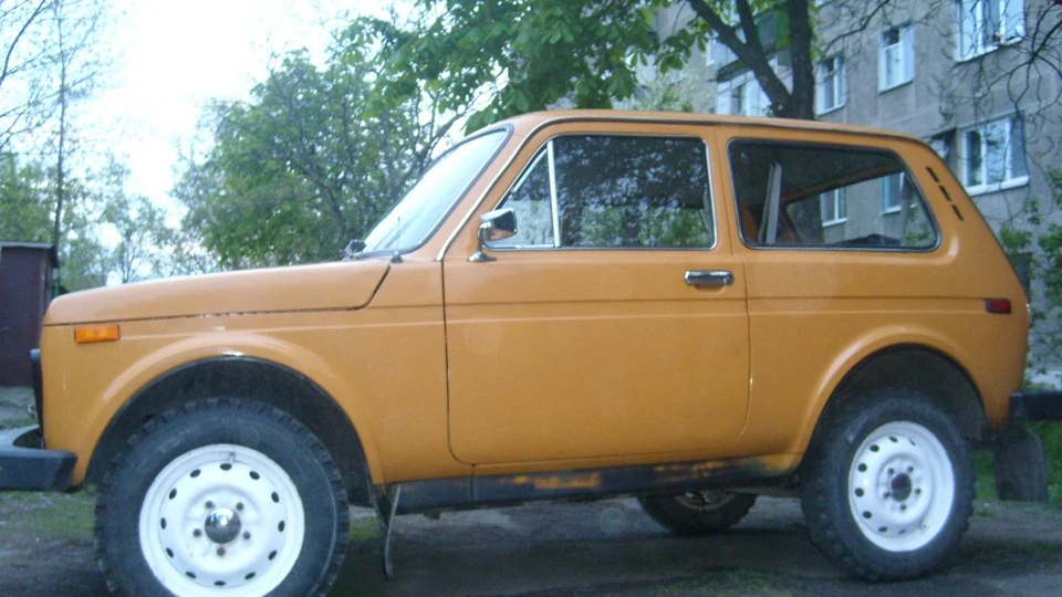 Lada 4x4 3D машина кольору Ламборджіні 2