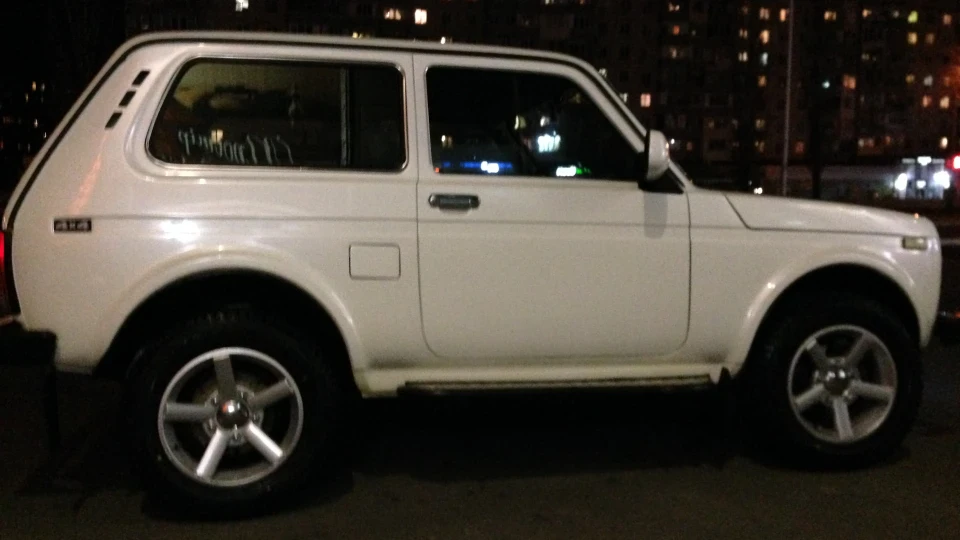 Lada 4x4 3D O-Town Pearl 3