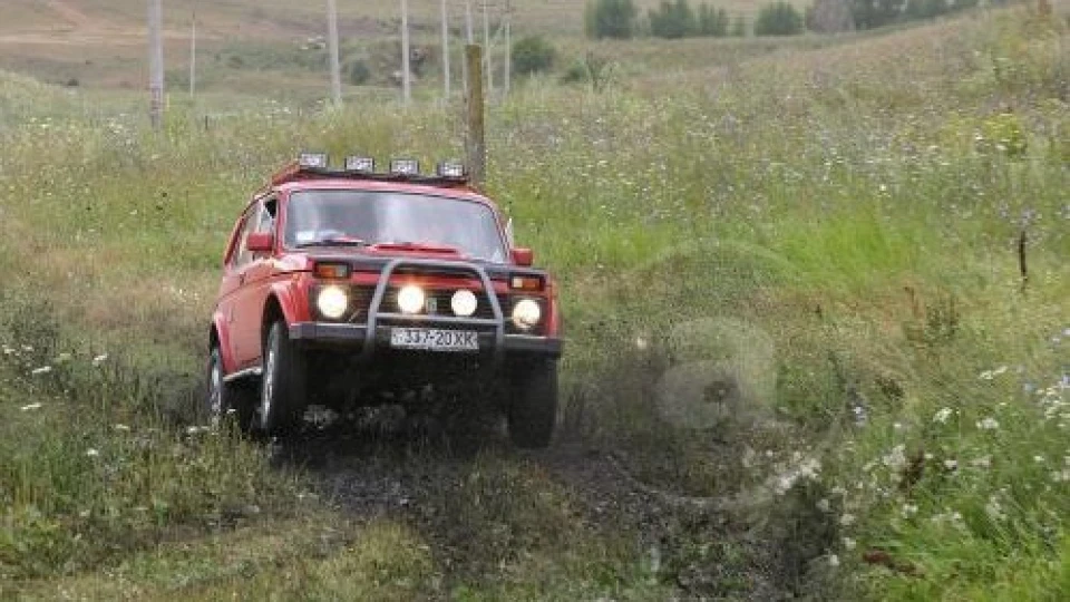 Lada 4x4 3D Red Kukuruzer 2