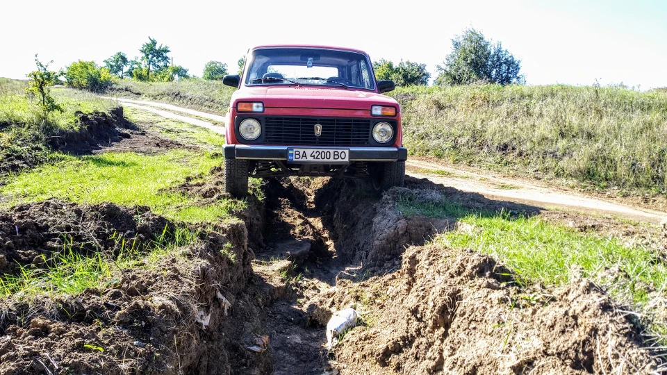 Lada 4x4 3D red SUV 4