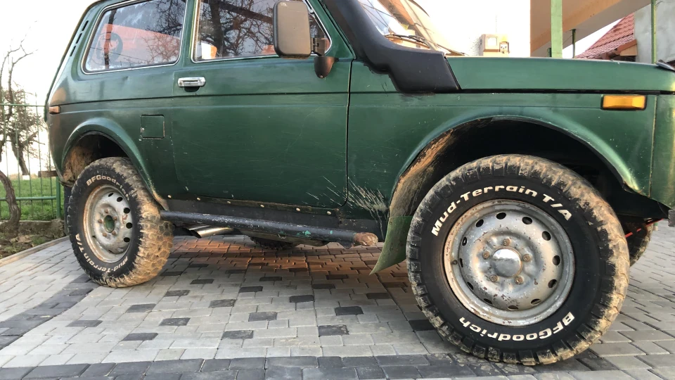 Lada 4x4 3D іржавий дракон