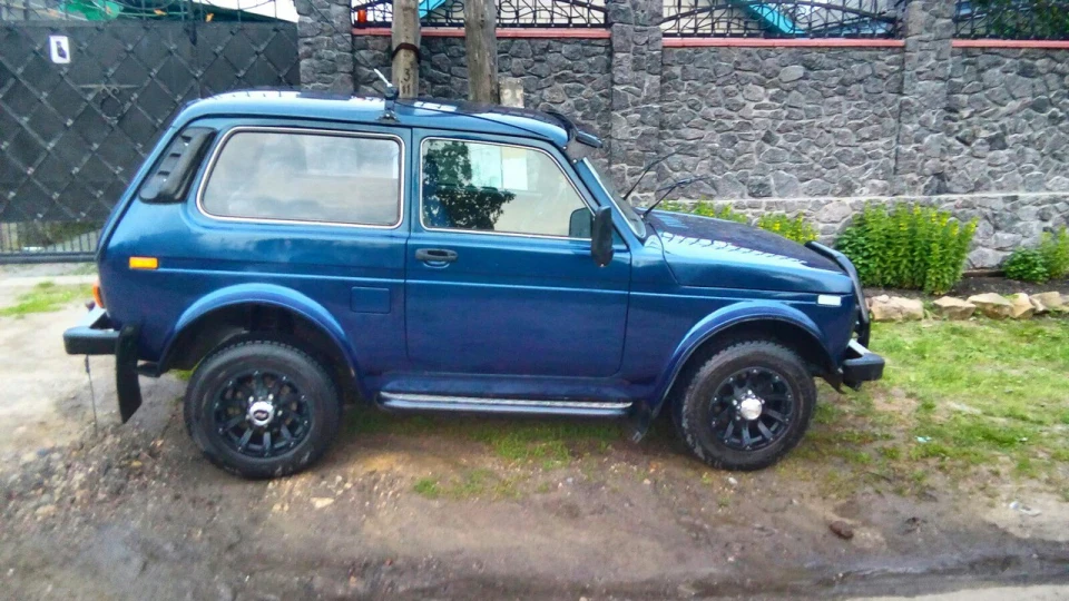 Lada 4x4 3D Синій металік 2