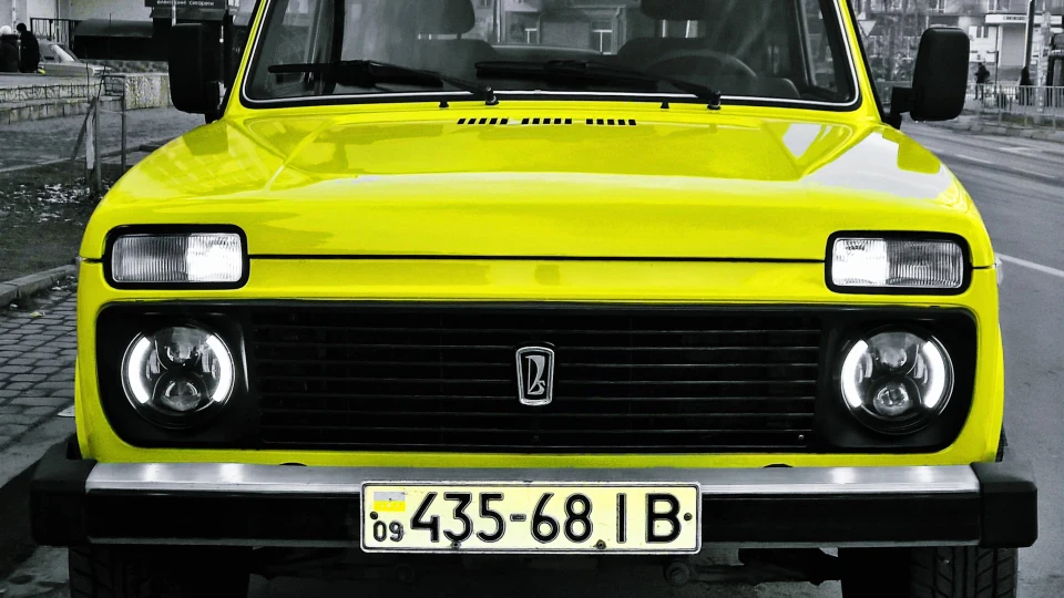 Lada 4x4 3D Suzuki yellow chempion