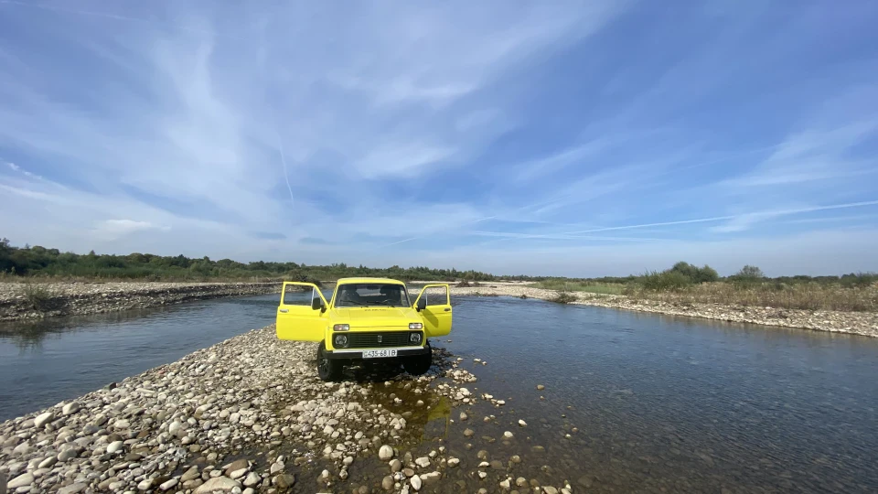 Lada 4x4 3D Suzuki yellow chempion 3