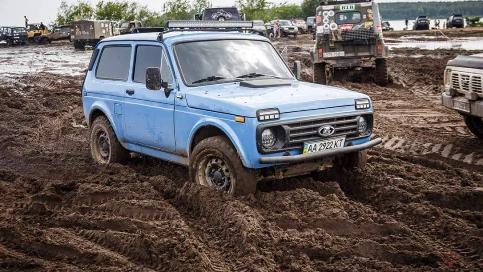 Lada 4x4 3D YMB 1.5 16V Turbo