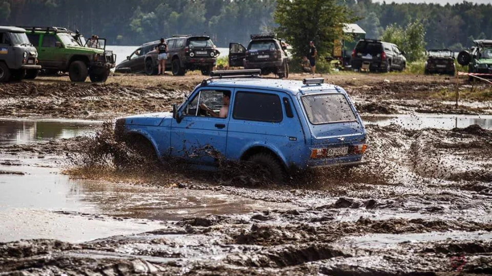 Lada 4x4 3D YMB 1.5 16V Turbo 2