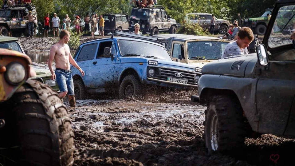 Lada 4x4 3D YMB 1.5 16V Turbo 3