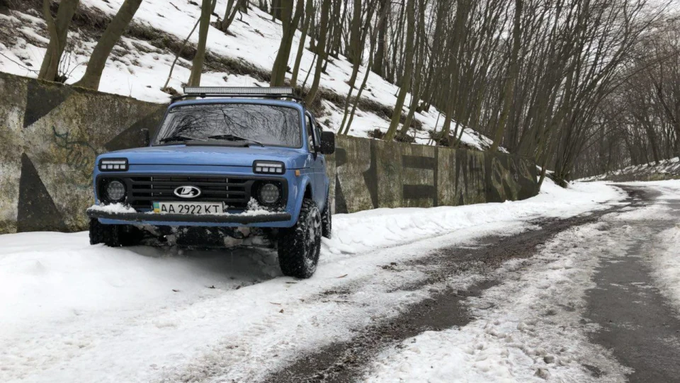 Lada 4x4 3D YMB 1.5 16V Turbo 5